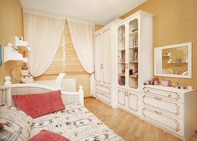 Комплект мебели для детской в классическом стиле